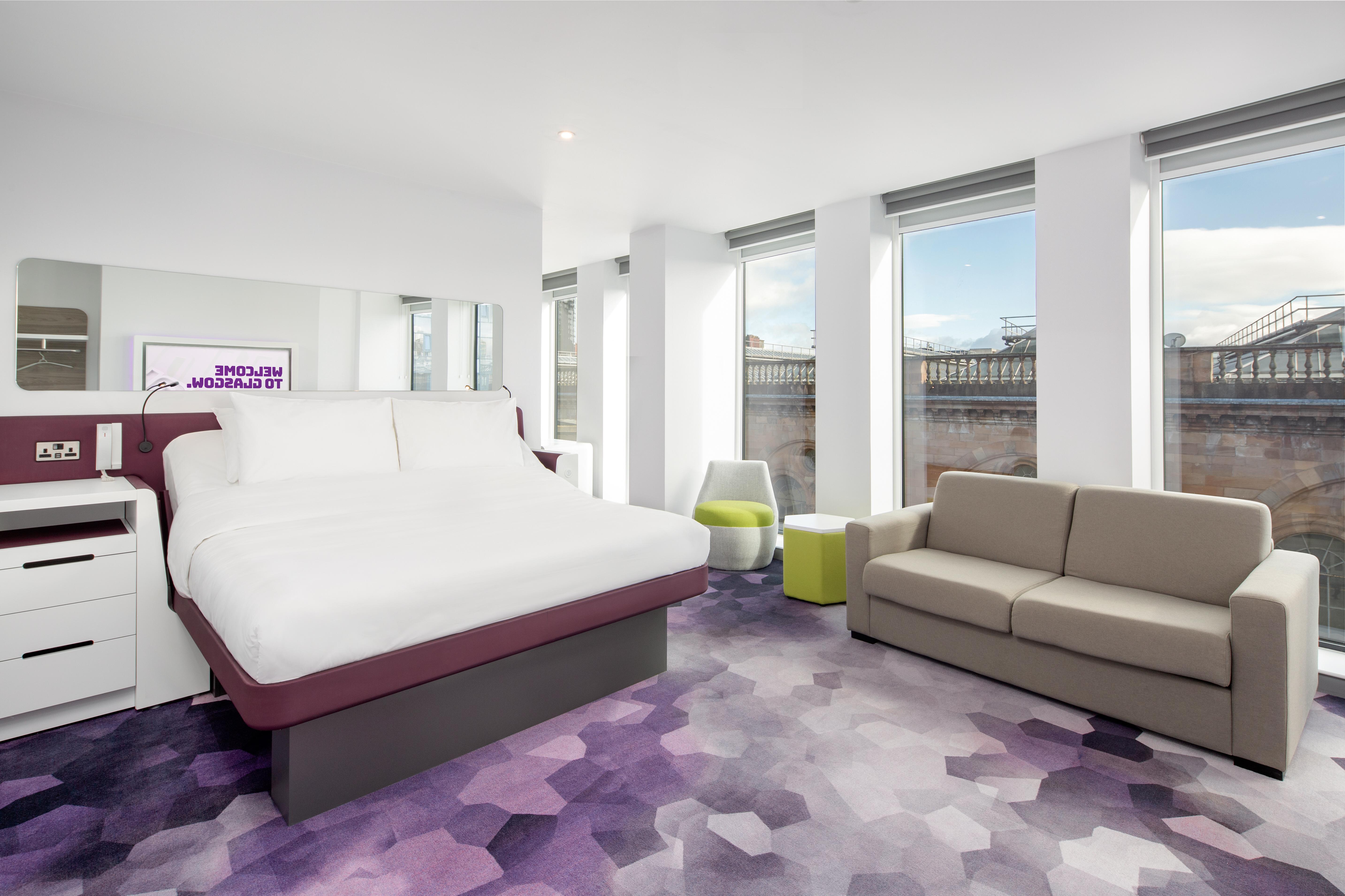 Yotel Глазго Екстер'єр фото A room at the new Holiday Inn Express in Warsaw, Poland