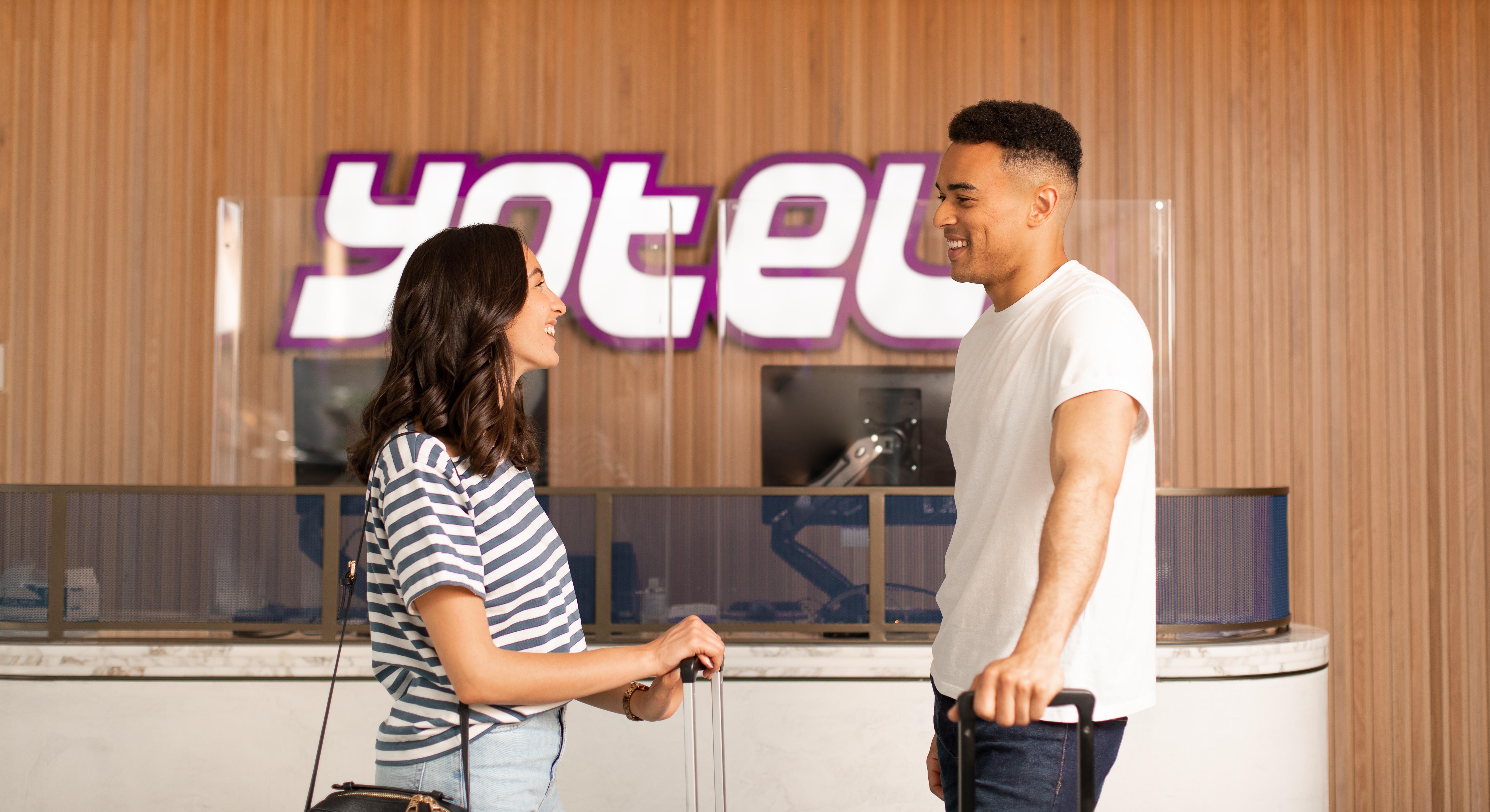 Yotel Глазго Екстер'єр фото Yotel reception